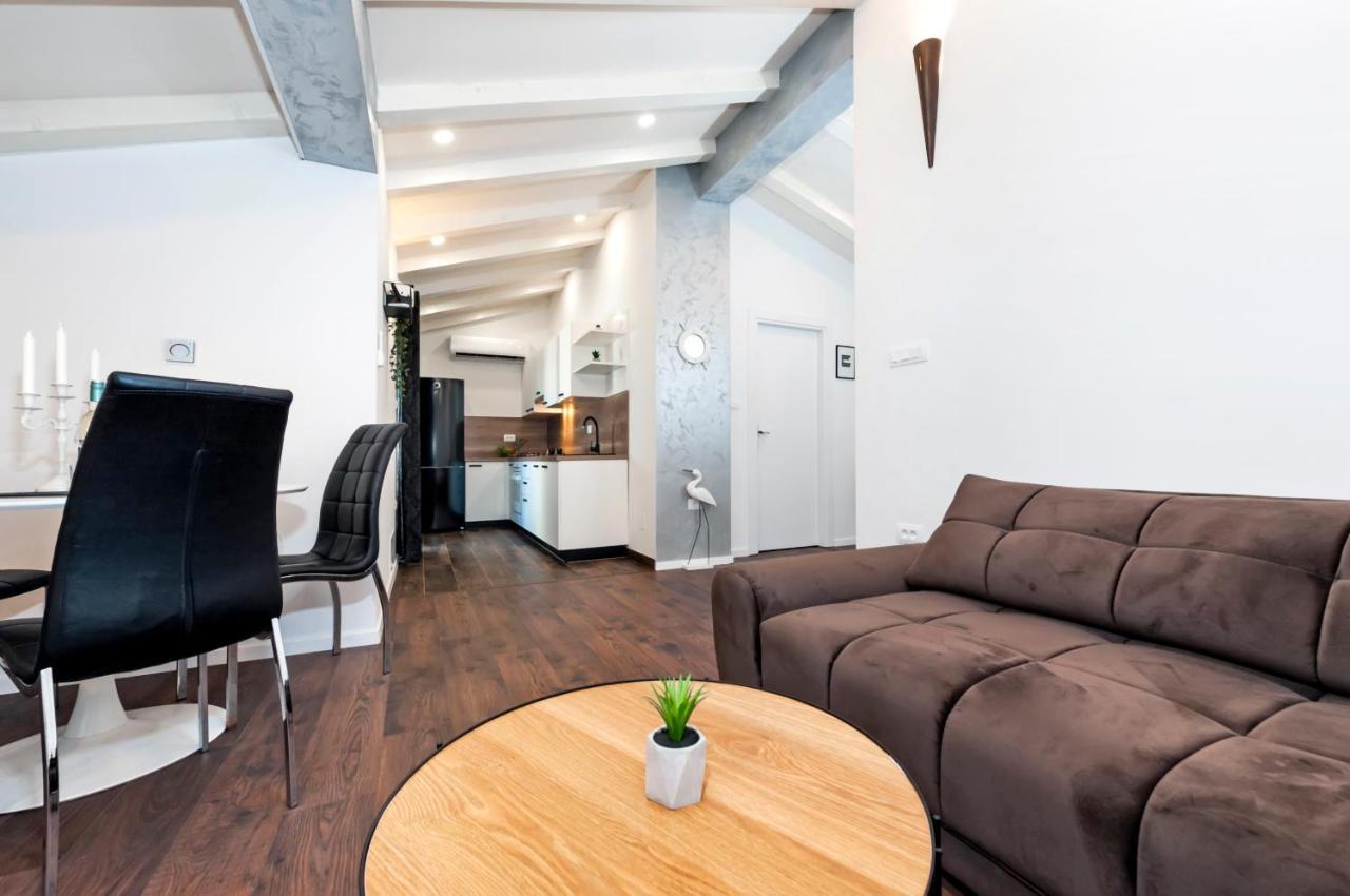 Deluxe Apartments A&A - 2 Rovigno Esterno foto