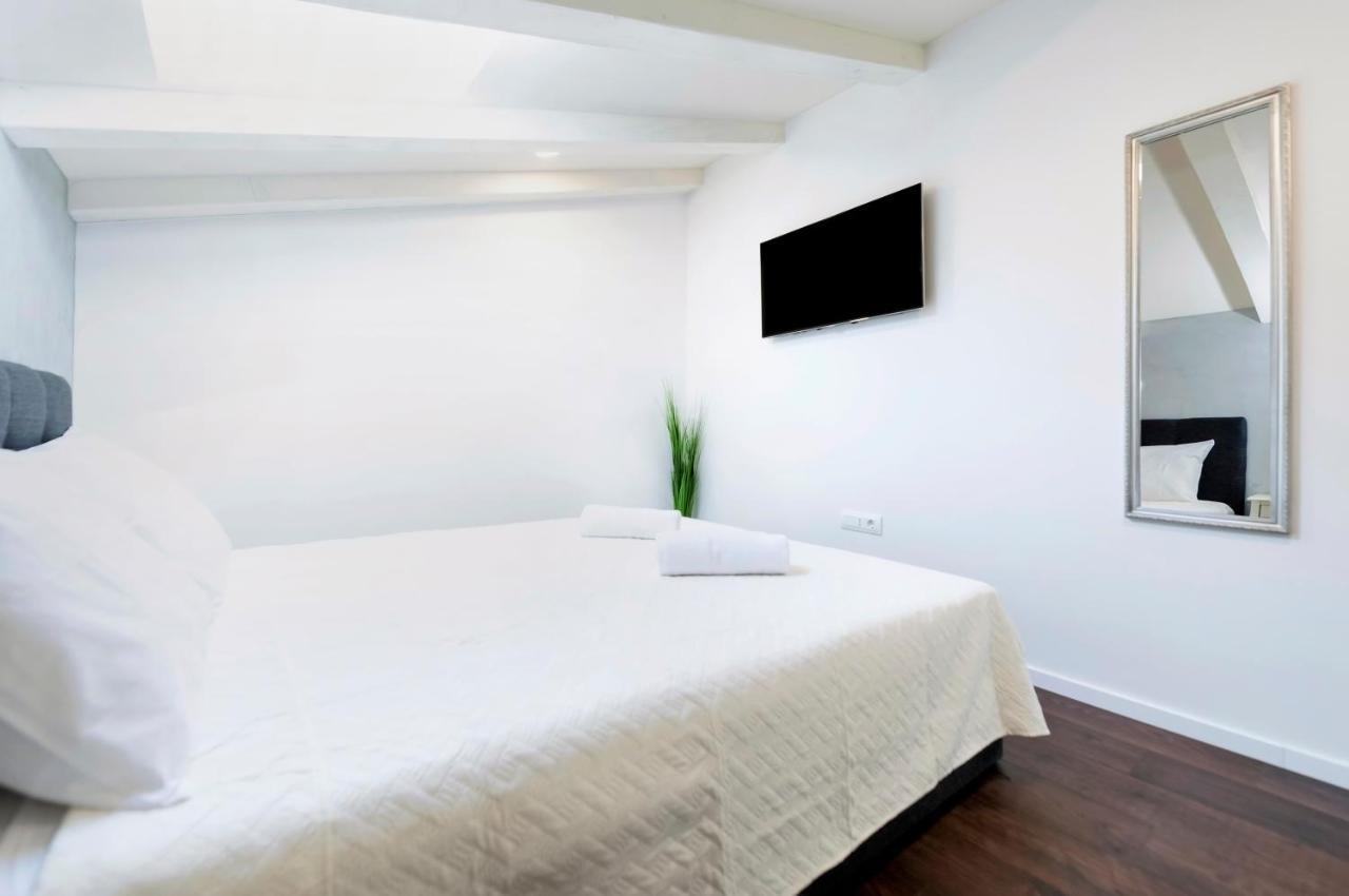 Deluxe Apartments A&A - 2 Rovigno Esterno foto