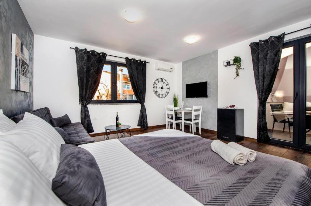 Deluxe Apartments A&A - 2 Rovigno Esterno foto
