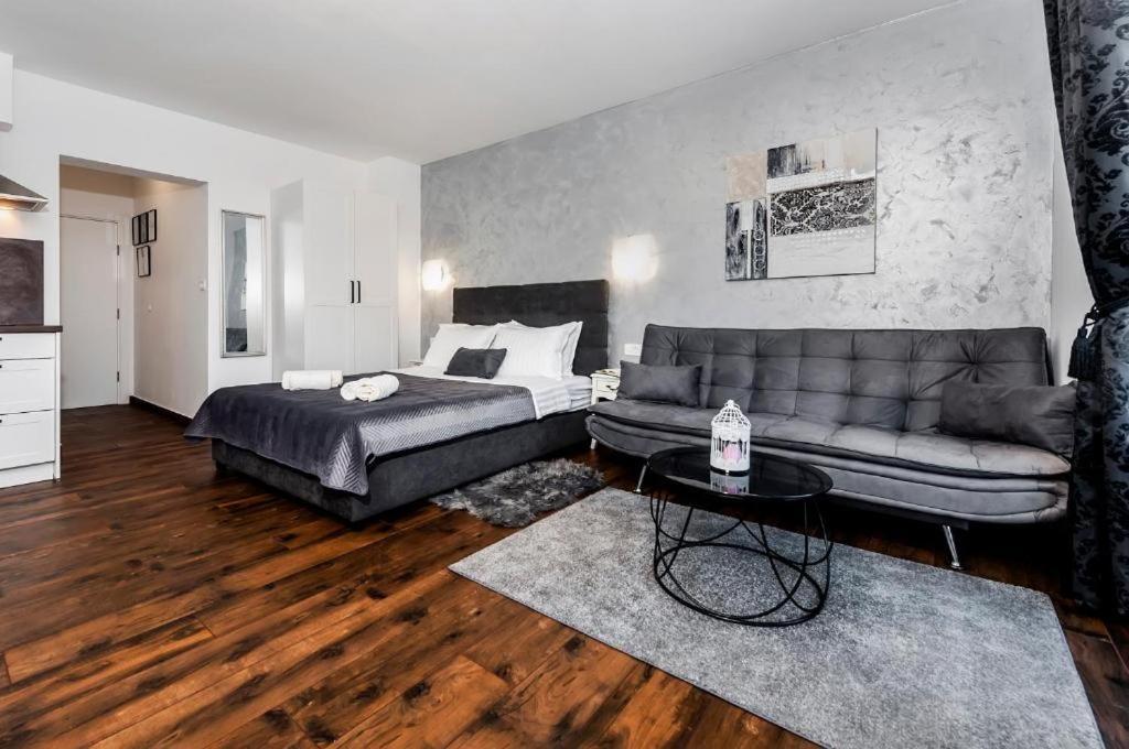 Deluxe Apartments A&A - 2 Rovigno Esterno foto