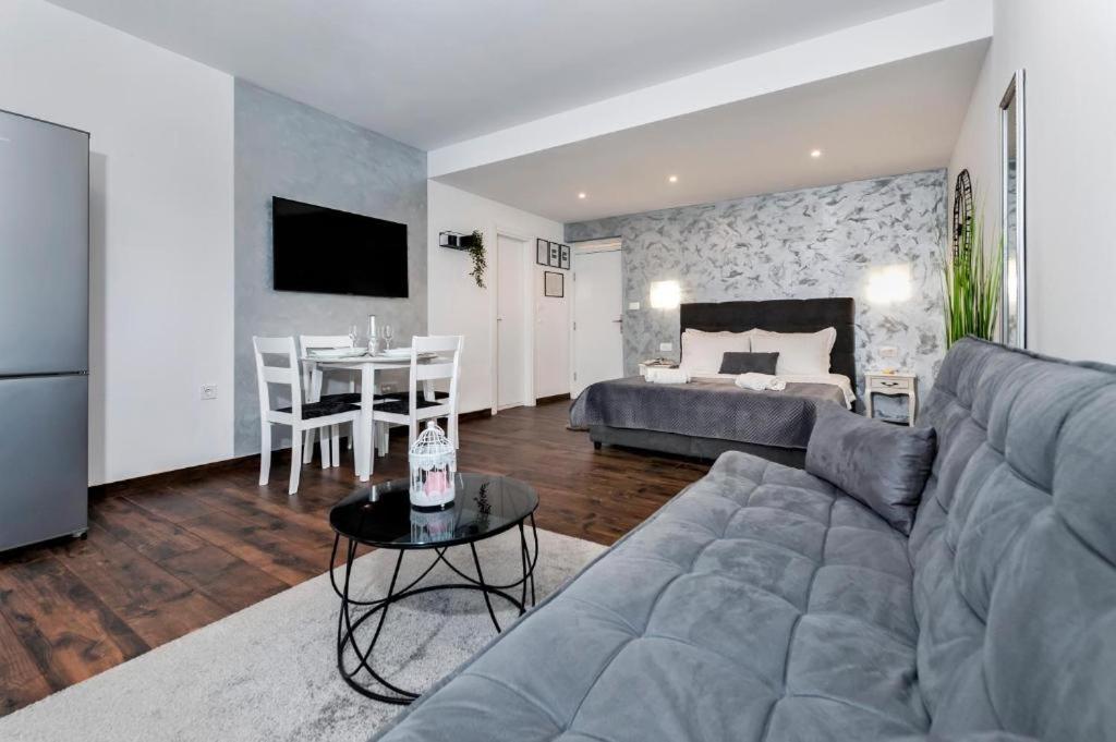 Deluxe Apartments A&A - 2 Rovigno Esterno foto