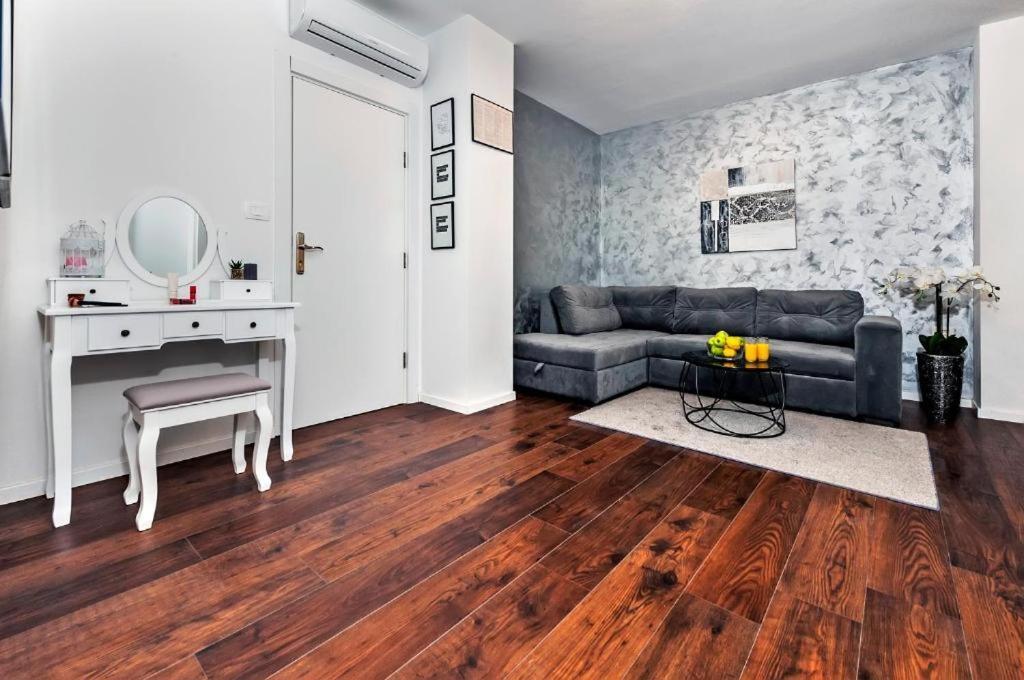 Deluxe Apartments A&A - 2 Rovigno Esterno foto